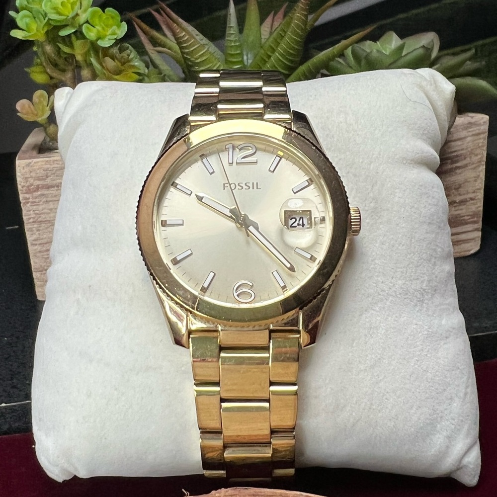 FOSSIL Gold Tone Watch ✨ - Picture 3 of 15